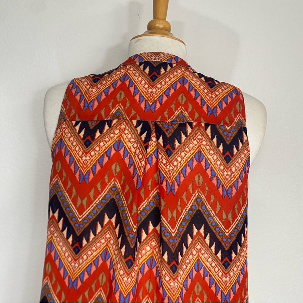 3/$25 B_envied Multicolor Chevron Sleeveless Partial Button Blouse Size Medium - Picture 7 of 13